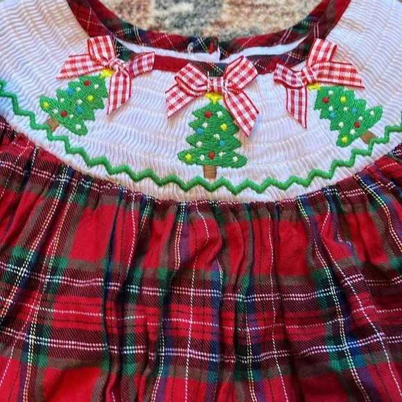Smocked plaid Christmas tree dress 4T - Picture 2 of 3